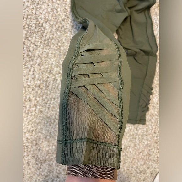 lululemon cropped army green leggings with leg detail size 0 - Picture 3 of 4